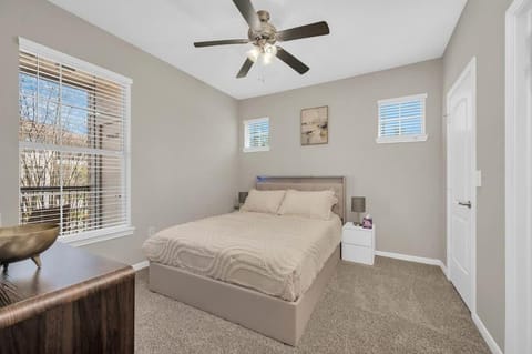 Charming 1BR Easy Access to The Woodlands Apartment in The Woodlands