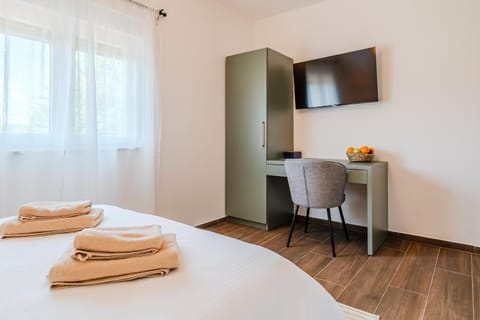 TV and multimedia, Bedroom, wardrobe