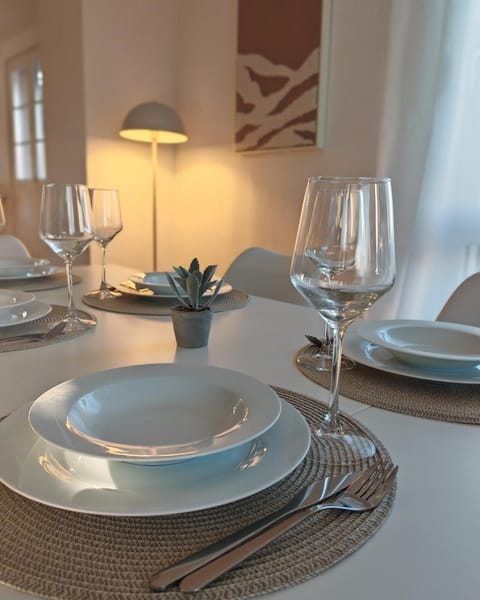 Food and drinks, Dining area, Food