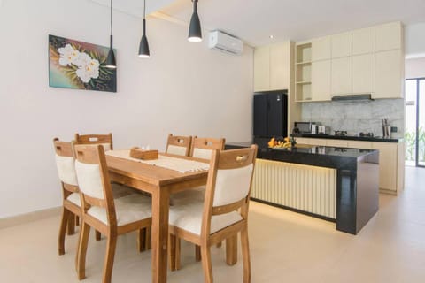 Villa Cepaka Modern 3BR Retreat Close to Pererenan & Canggu Villa in North Kuta