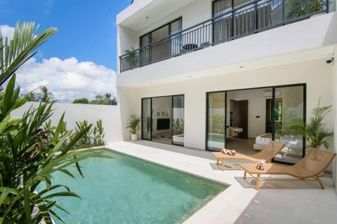 Villa Cepaka Modern 3BR Retreat Close to Pererenan & Canggu Villa in North Kuta