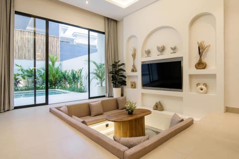 Villa Cepaka Modern 3BR Retreat Close to Pererenan & Canggu Villa in North Kuta