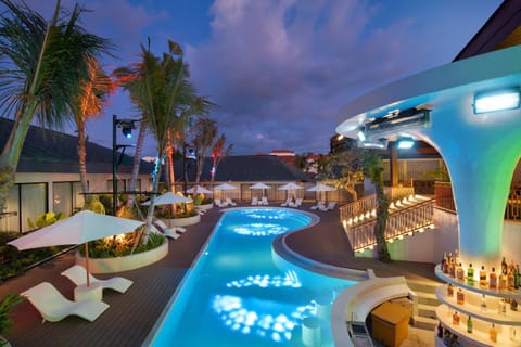 Swimming pool