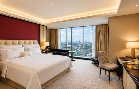 Bed, TV and multimedia, View (from property/room), Seating area, Dining area, Bedroom, City view