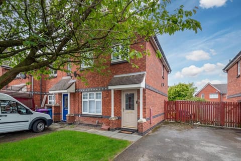 Property building, Neighbourhood, Street view, Location, Parking