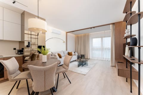 TV and multimedia, Kitchen or kitchenette, Living room, Seating area, Dining area