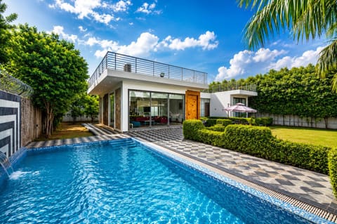 Property building, Garden view, Pool view