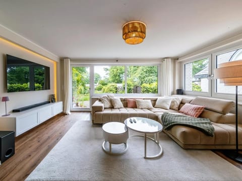 TV and multimedia, Living room, Seating area, Evening entertainment, Garden view