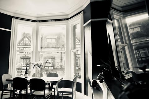 Seating area, Dining area