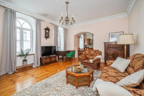 Communal lounge/ TV room, Living room
