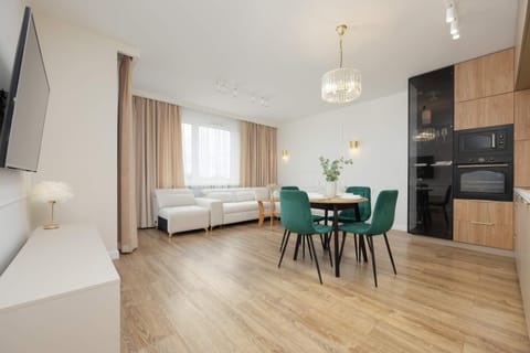 Kitchen or kitchenette, Living room, Seating area, Dining area