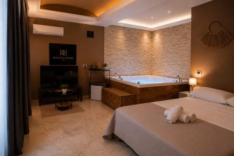 Bed, Hot Tub, Sauna, TV and multimedia, air conditioner