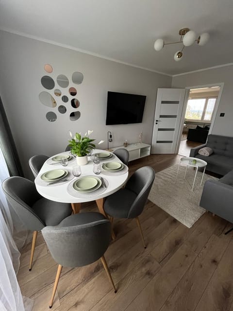 TV and multimedia, Living room, Dining area, Evening entertainment