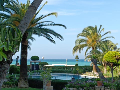 Pool view, Sea view