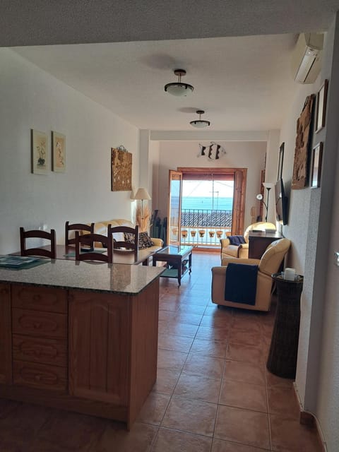 TV and multimedia, Living room, Photo of the whole room, Seating area, Dining area