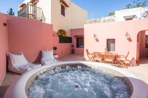 Patio, Hot Tub, Balcony/Terrace
