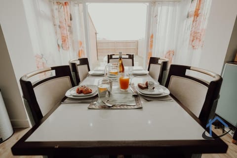 Dining area, Food