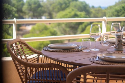 View (from property/room), Balcony/Terrace, Balcony/Terrace, Dining area