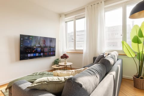 TV and multimedia, Living room, Seating area