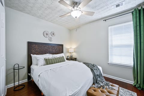 1431 Bay Overlook Dr Woodstock House in Woodstock