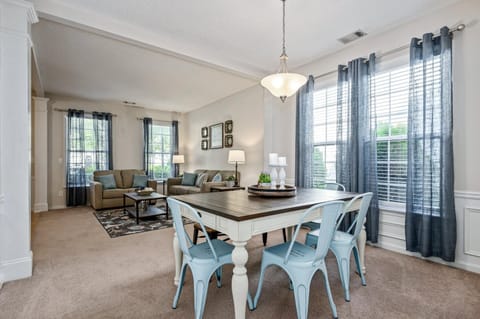 Pet-Friendly 3BR w Porch & Grill Weekday Deals House in Woodstock