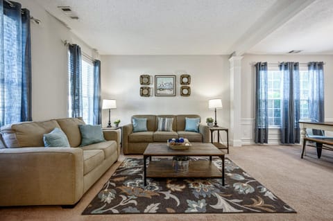 Pet-Friendly 3BR w Porch & Grill Weekday Deals House in Woodstock