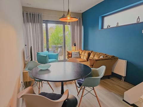 Seating area, Dining area