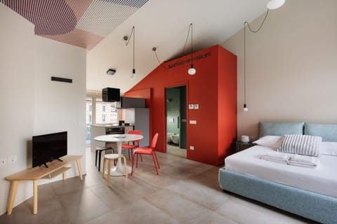 Bed, TV and multimedia, Living room, Seating area, Dining area, Bedroom