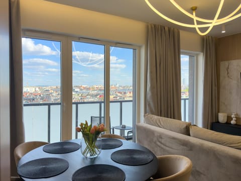 View (from property/room), Balcony/Terrace, Living room, City view