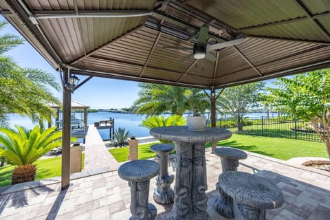 Plunge into Joy & Bayfront Magic at Seaside Escape - Villa Seabird House in Apollo Beach
