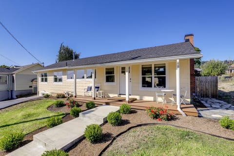 Walk to Dtwn Camas! Updated Home with Game Room House in Willamette Valley