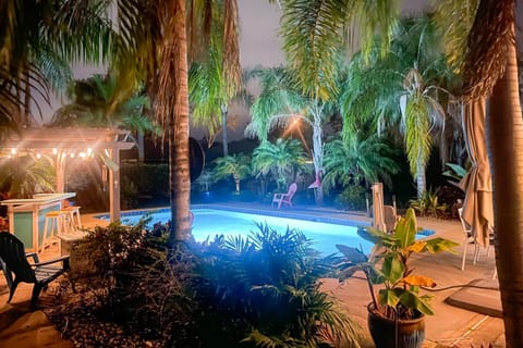 Outdoor Oasis with Bar and Lanai Tavares Escape House in Tavares