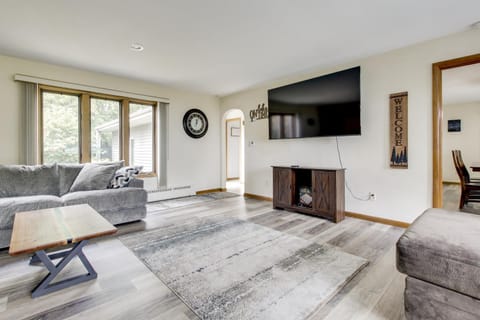 Lakefront Home WandDock Near Fond Du Lac House in Lake Winnebago