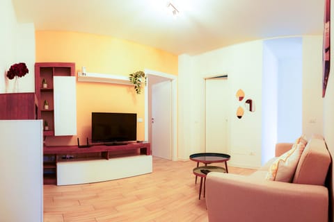 TV and multimedia, Living room, Evening entertainment