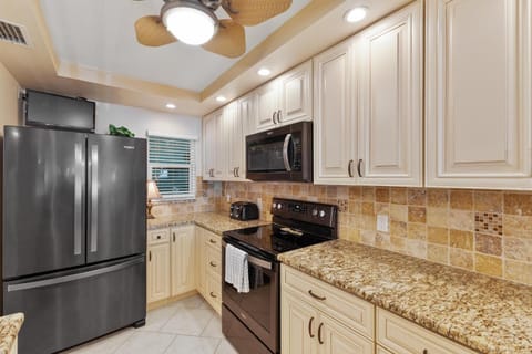 The Twins Hideaway at Sun Plaza West House in Holmes Beach