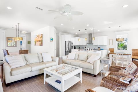 Coconut Breeze Estate House in Anna Maria Island