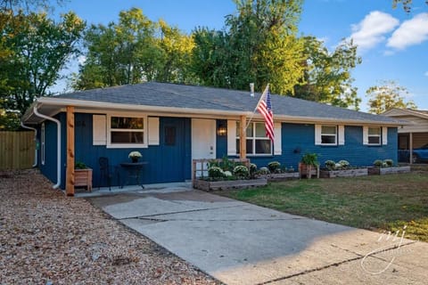 Luxurious 4BR Oasis - Unwind in a Biking Paradise House in Rogers