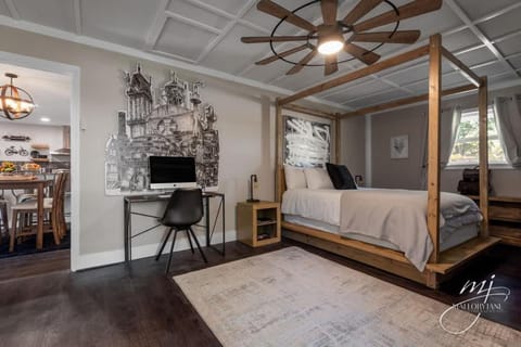 Luxurious 4BR Oasis - Unwind in a Biking Paradise House in Rogers