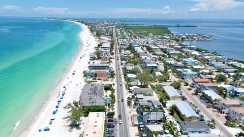 Beach Sunset Villa House in Bradenton Beach