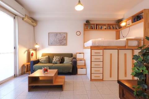 Bed, Living room, Dining area, Bedroom, internet, air conditioner