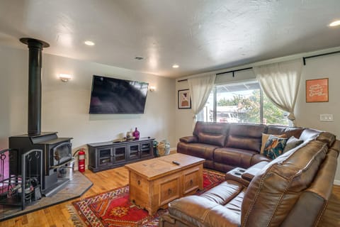 Walk to Rogue X Medford Family Home with Large Yard House in Medford