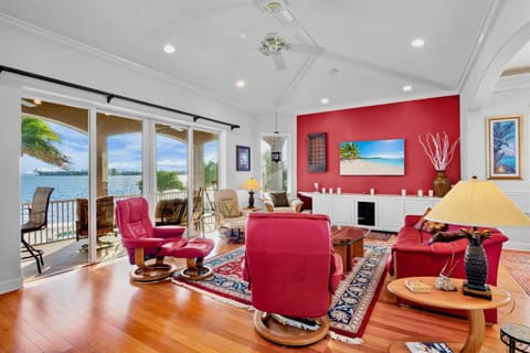 White Pelican House House in Bradenton Beach