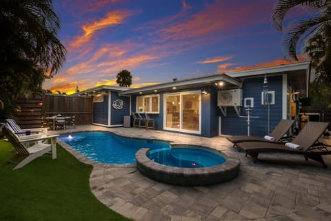 Blue Oasis Retreat House in Holmes Beach