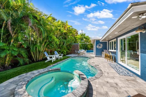 Blue Oasis Retreat House in Holmes Beach