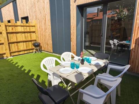 Patio, Dining area
