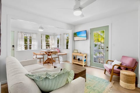 Communal lounge/ TV room, Facade/entrance, Living room, Seating area