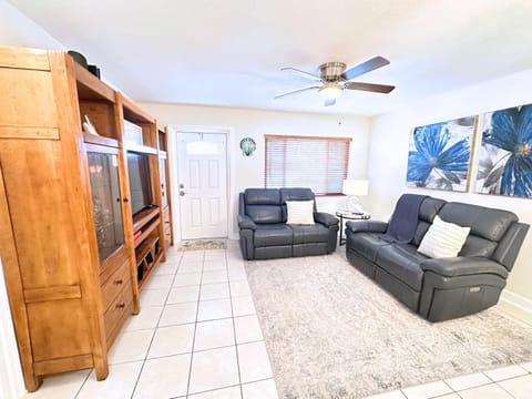 Palm Cay 2 House in Ilexhurst