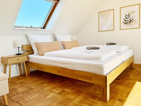 Bed, Photo of the whole room, Bedroom, towels