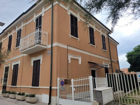 Property building, Location