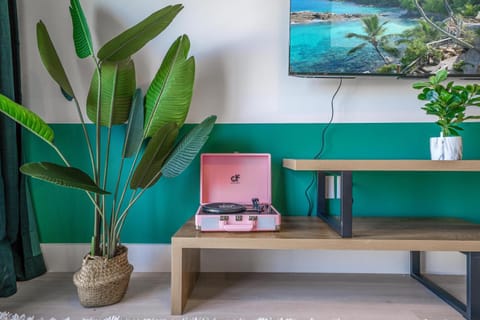 TV and multimedia, Balcony/Terrace, Decorative detail, Seating area